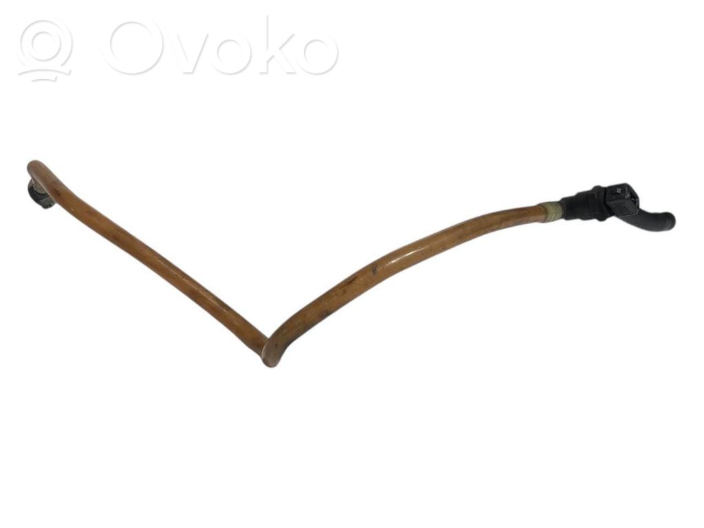 Caurule (-es) / šļūtene (-es)