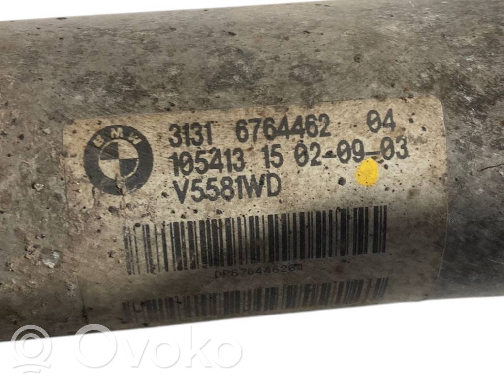 Priekšpusē amortizators ar atsperi