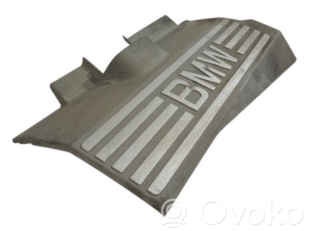 Engine cover (decorative trim)