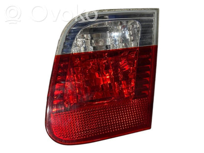 Aizmugurējais lukturis pārsegā