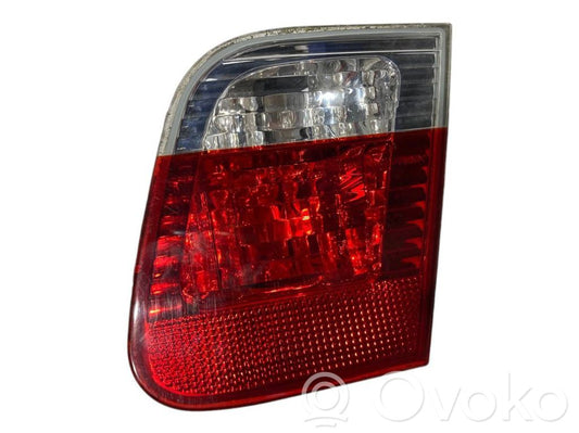 Aizmugurējais lukturis pārsegā