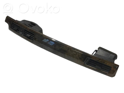 Paneļa dekoratīvās apdares vairogs (centrālais)