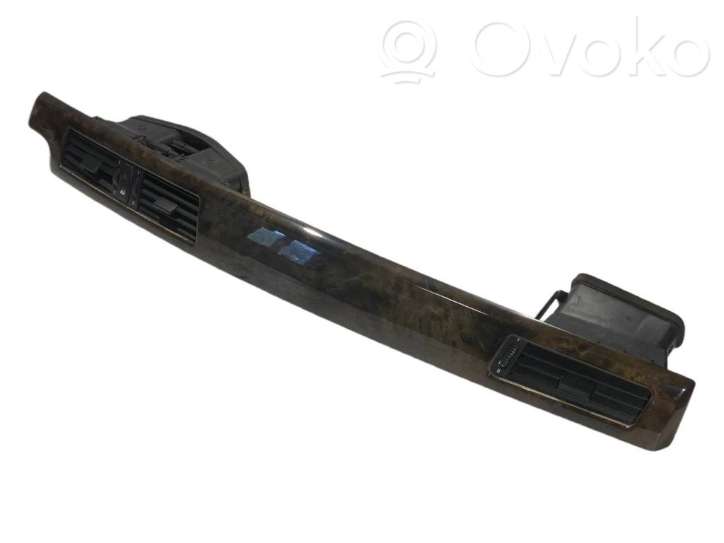 Декоративный щиток панели (центральный)