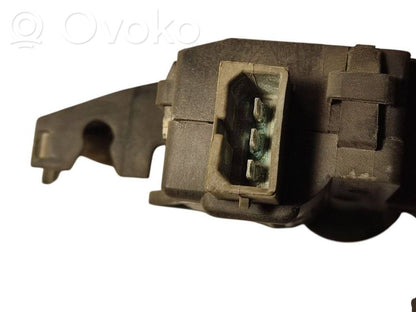 Aizmugurējā pārsega slēdzene