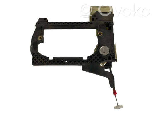 Держатель/кронштейн для внешней ручки открывания спереди