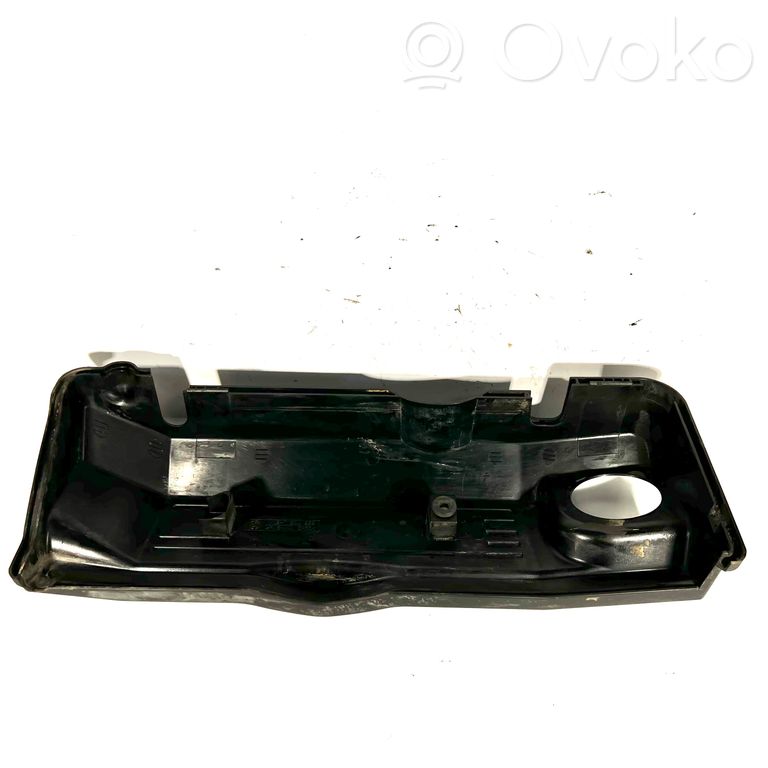 Engine cover (decorative trim)