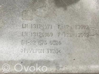 Priekšpusē dekoratīva bampera uzlikas