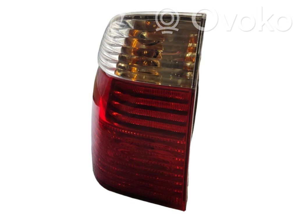 Aizmugurējais lukturis virsbūvē