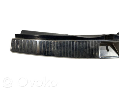 Отделка порога багажника