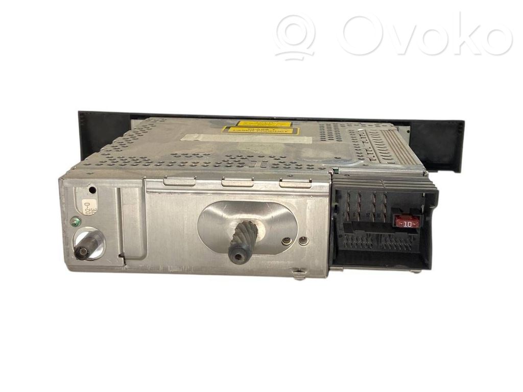 Radio / CD/DVD atskaņotājs / navigācija