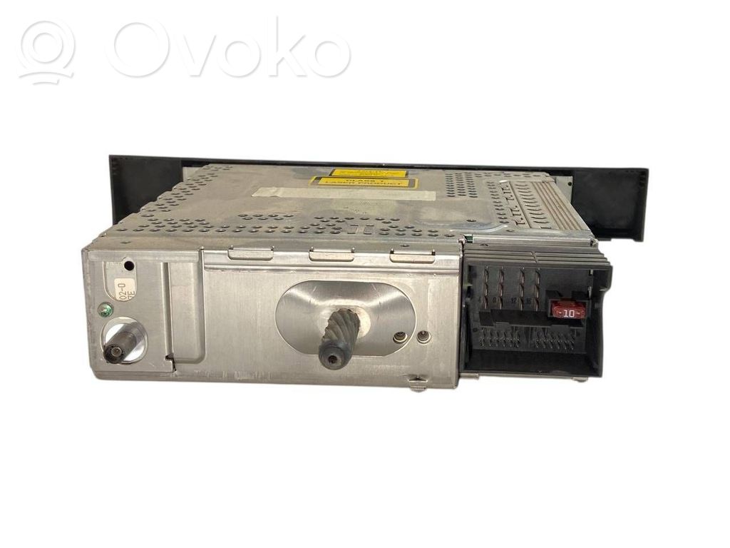 Radio / CD/DVD atskaņotājs / navigācija