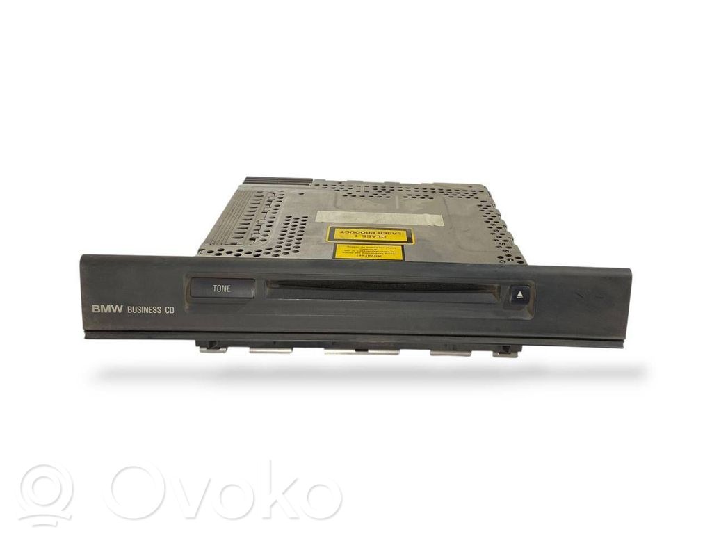 Radio / CD/DVD atskaņotājs / navigācija