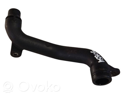 Caurulīte (-es) / šļūtene (-es)