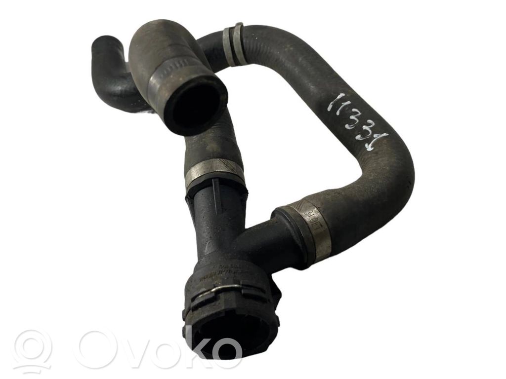 Caurulīte (-es) / šļūtene (-es)