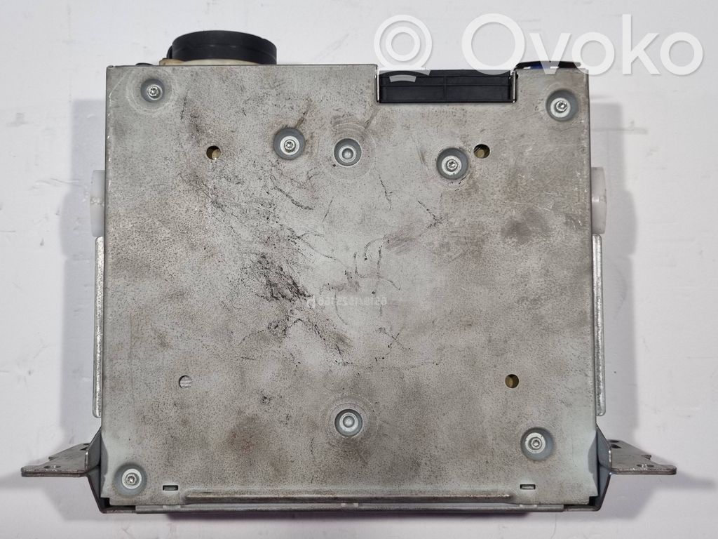 Radio / CD/DVD atskaņotājs / navigācija