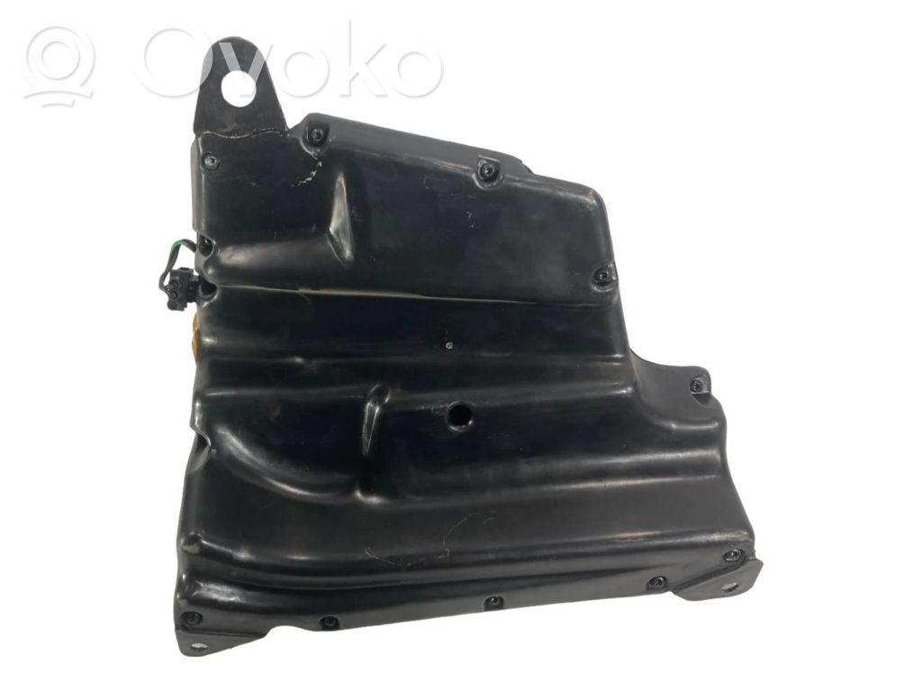 Skaļrunis (-i) aizmugurējā palodzē