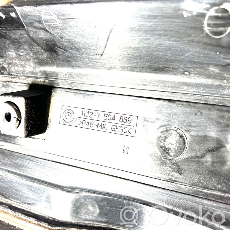 Engine cover (decorative trim)