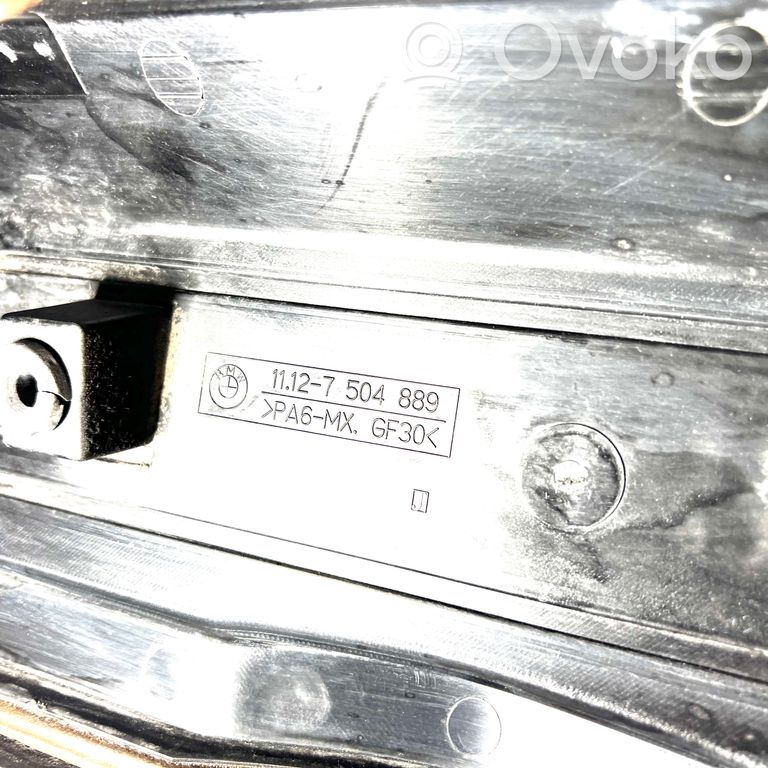 Dzinēja pārsegs (dekoratīva apdare)