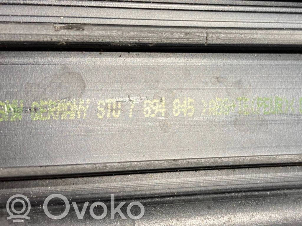 Priekšējā sliekšņa dekoratīvā apdare (iekšējā)