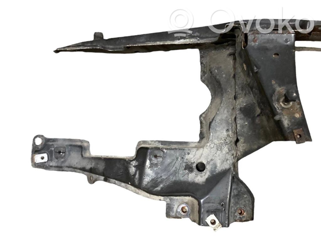 Radiatoru paneļa augšējā daļa (televizors)