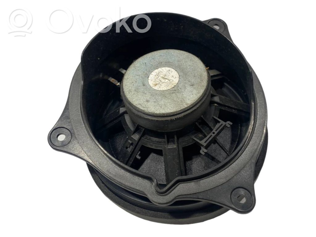 Speaker(s) in the rear door