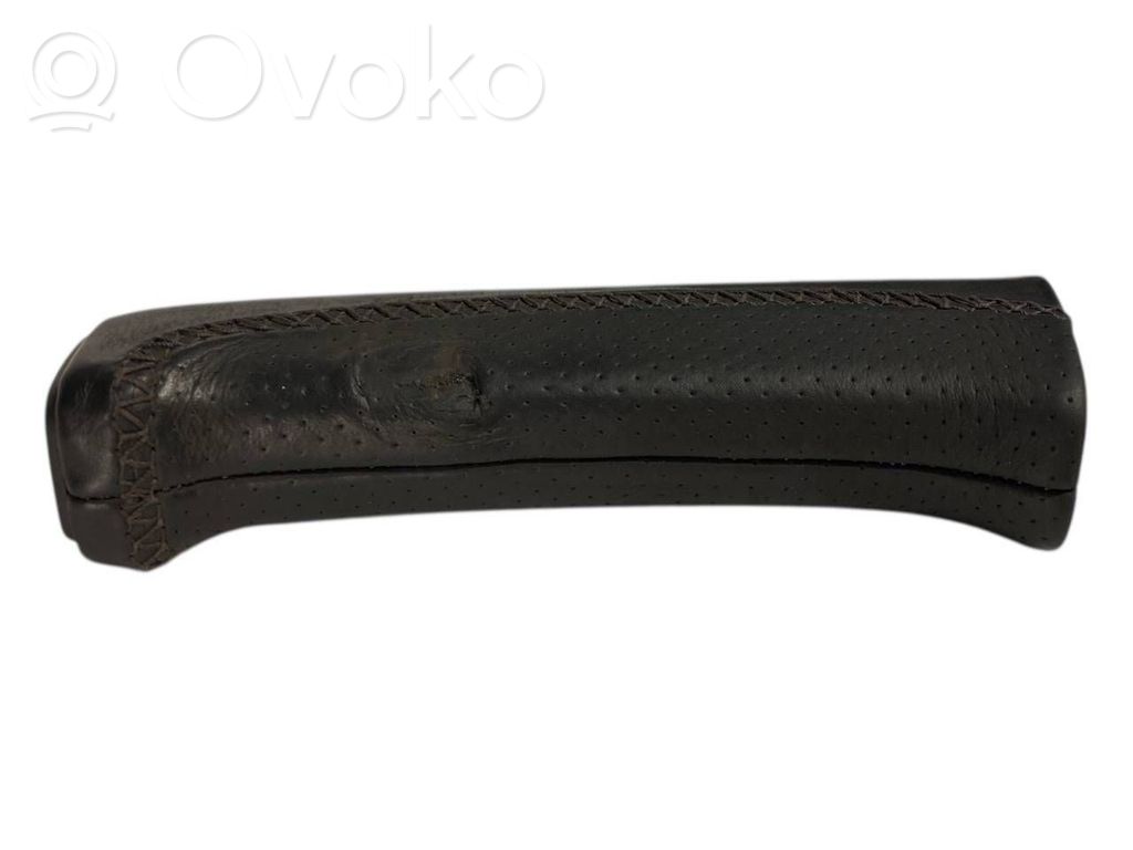 Rokas bremzes dekoratīvā apdare