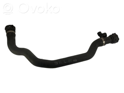 Caurulīte (-es) / šļūtene (-es)