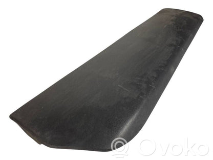 Aizmugurē durvju dekoratīvā apdare (moldings)