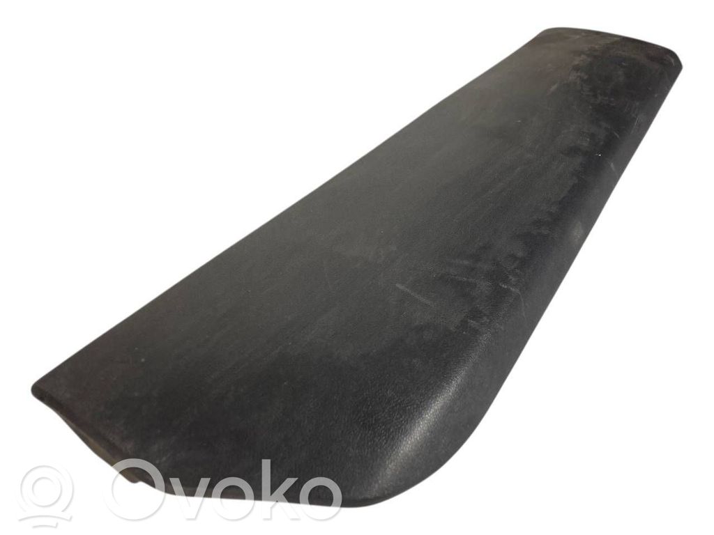 Aizmugurē durvju dekoratīvā apdare (moldings)