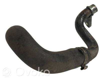 Caurulīte (-es) / šļūtene (-es)