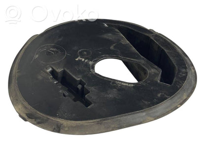 Dekoratīvā apdare ap degvielas tvertnes vāciņu