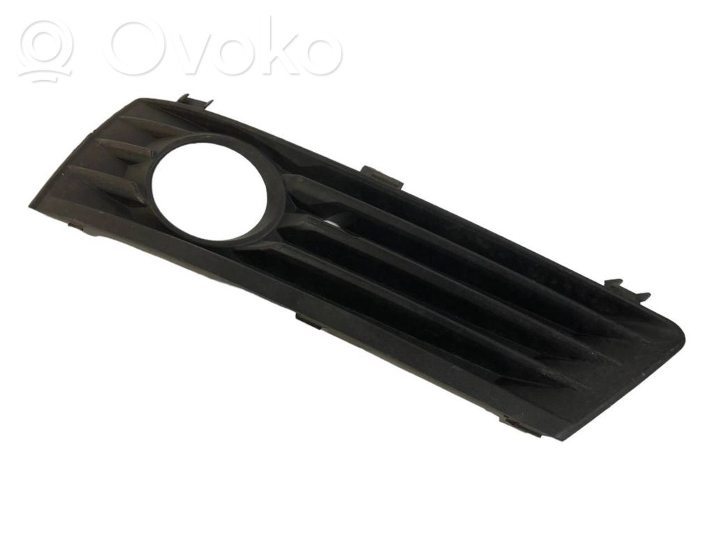 Декоративная решетка противотуманных фар