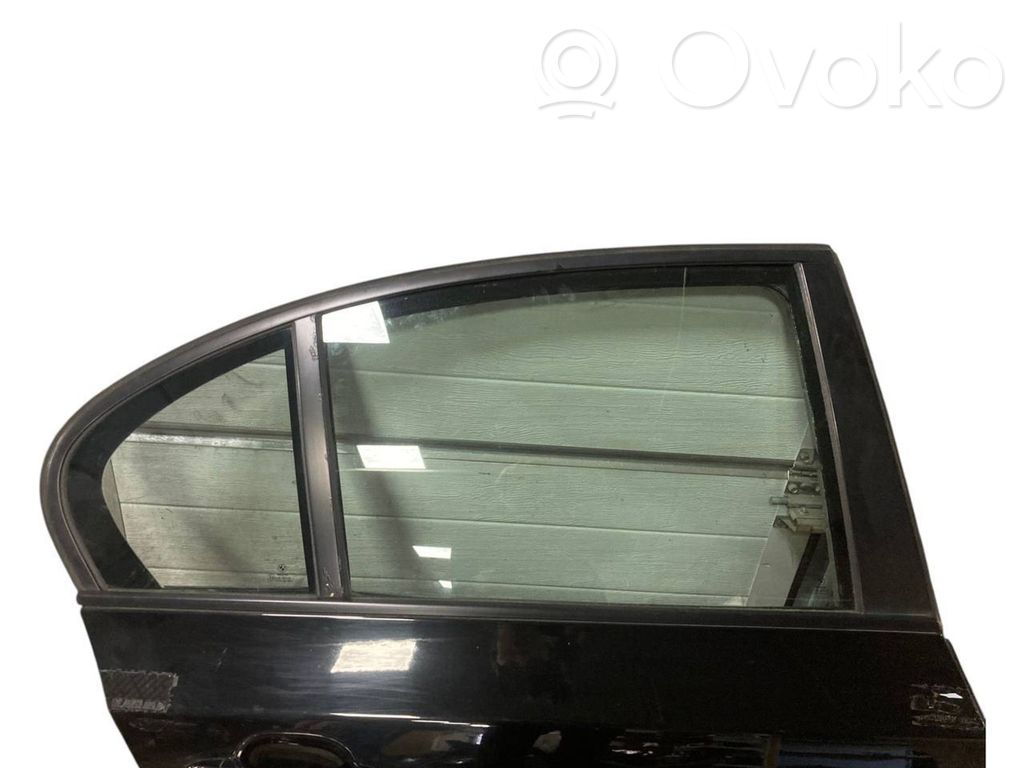 Задняя дверь