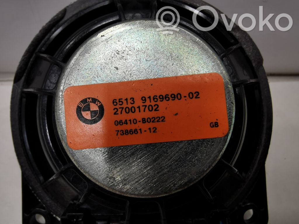 Skaļrunis (-i) priekšējās durvīs