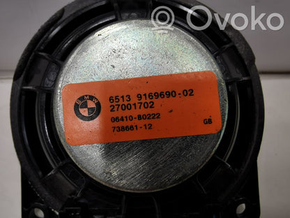 Skaļrunis (-i) priekšējās durvīs