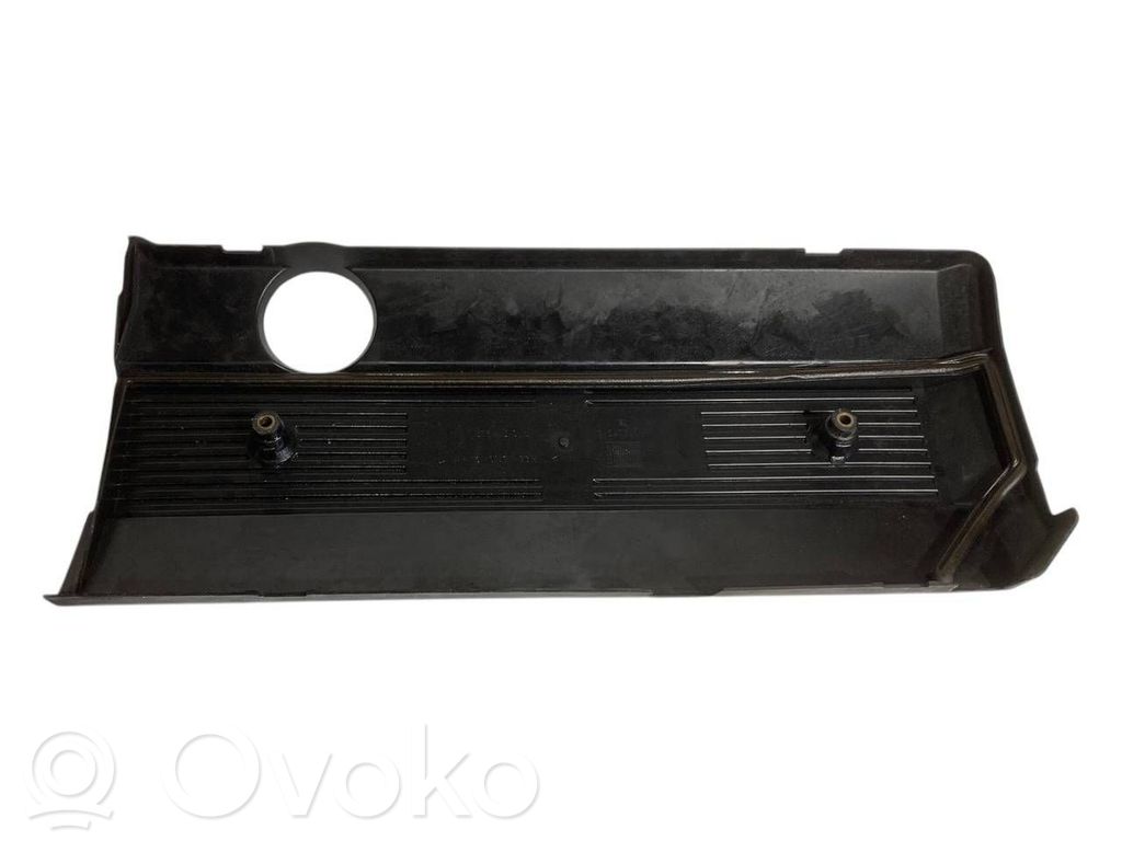 Dzinēja pārsegs (dekoratīva apdare)