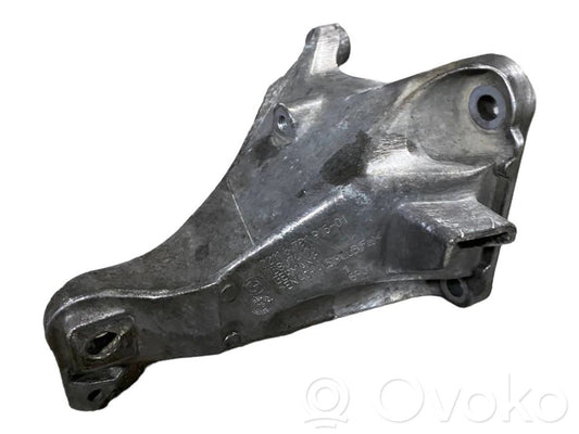 Engine mounting bracket