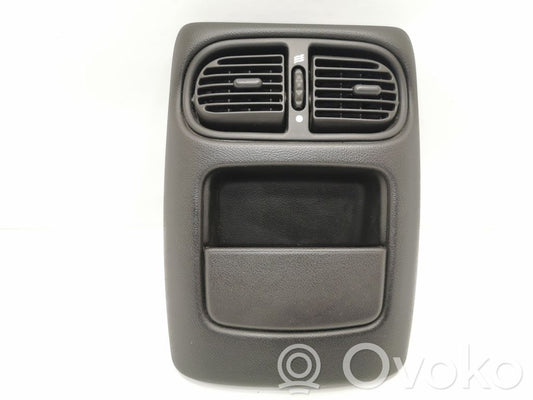 Задняя воздухо-вентиляционная решетка