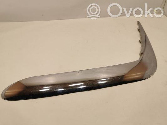 Priekšpusē dekoratīva bampera uzlikas