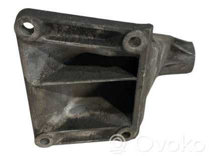 Engine mounting bracket