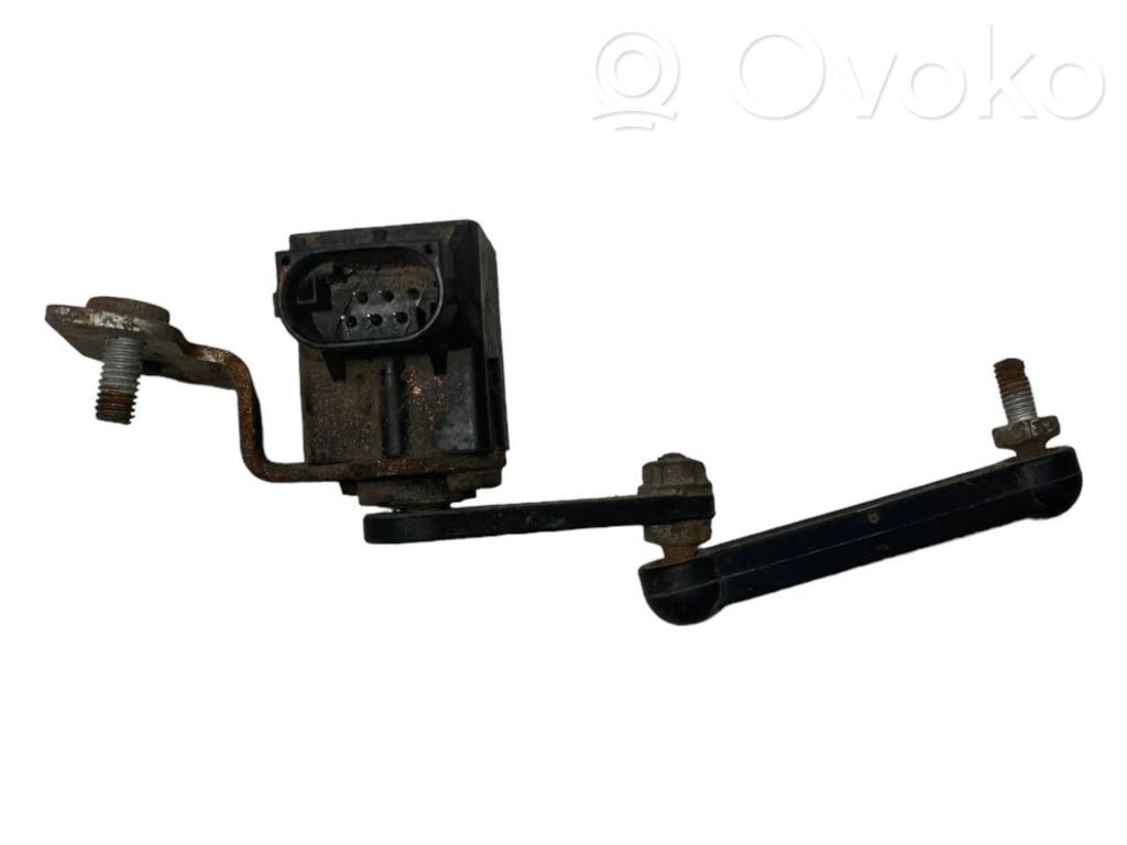 Augstuma sensors (priekšējo lukturu)