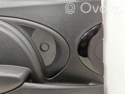 Apšuvums aizmugurējām durvīm