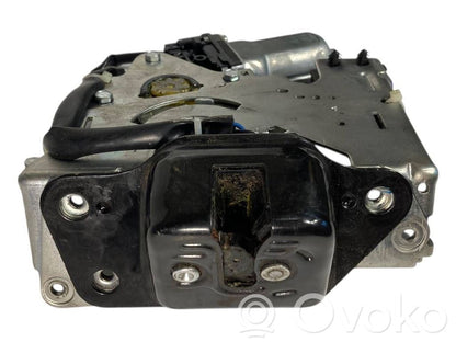 Aizmugurējā pārsega slēdzene