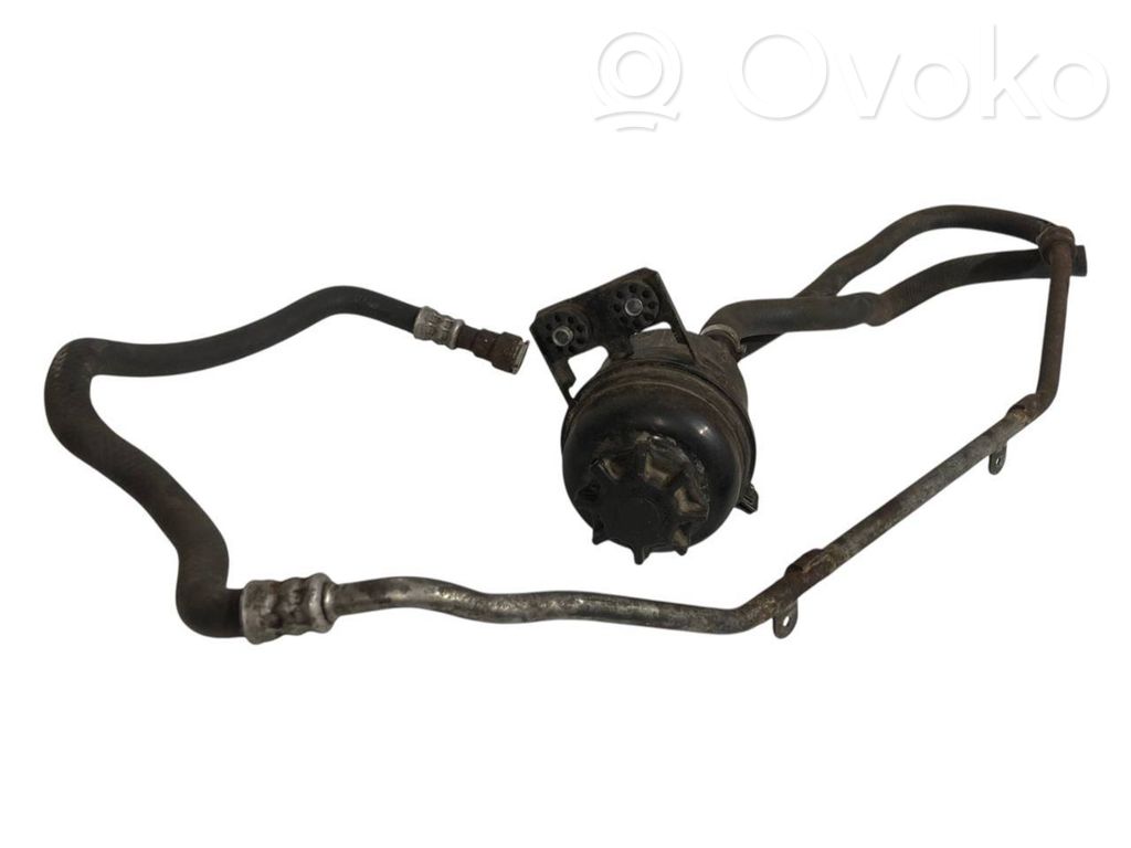 Stūres pastiprinātāja šķidruma tvertne