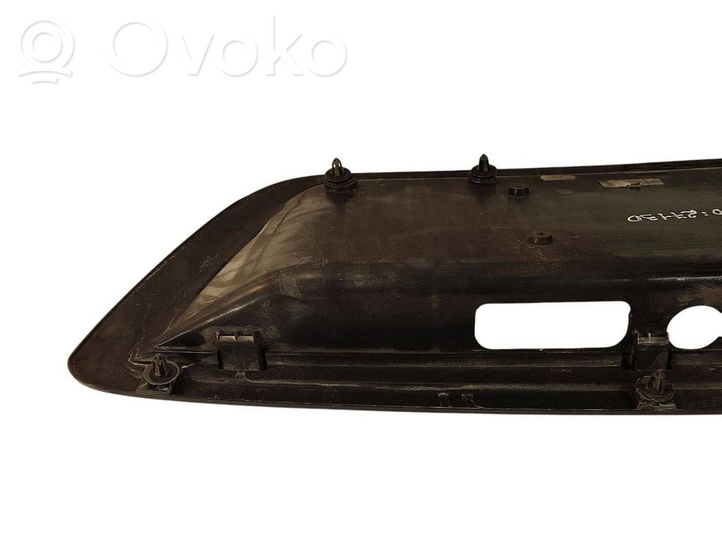 Bagāžnieka numura zīmes apgaismojuma līste