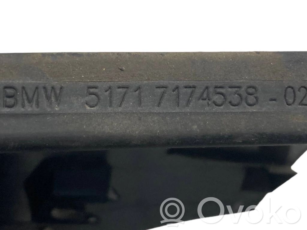 Bagāžnieka dekoratīvā apdare