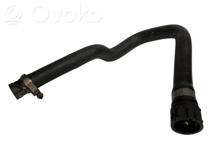 Caurulīte (-es) / šļūtene (-es)