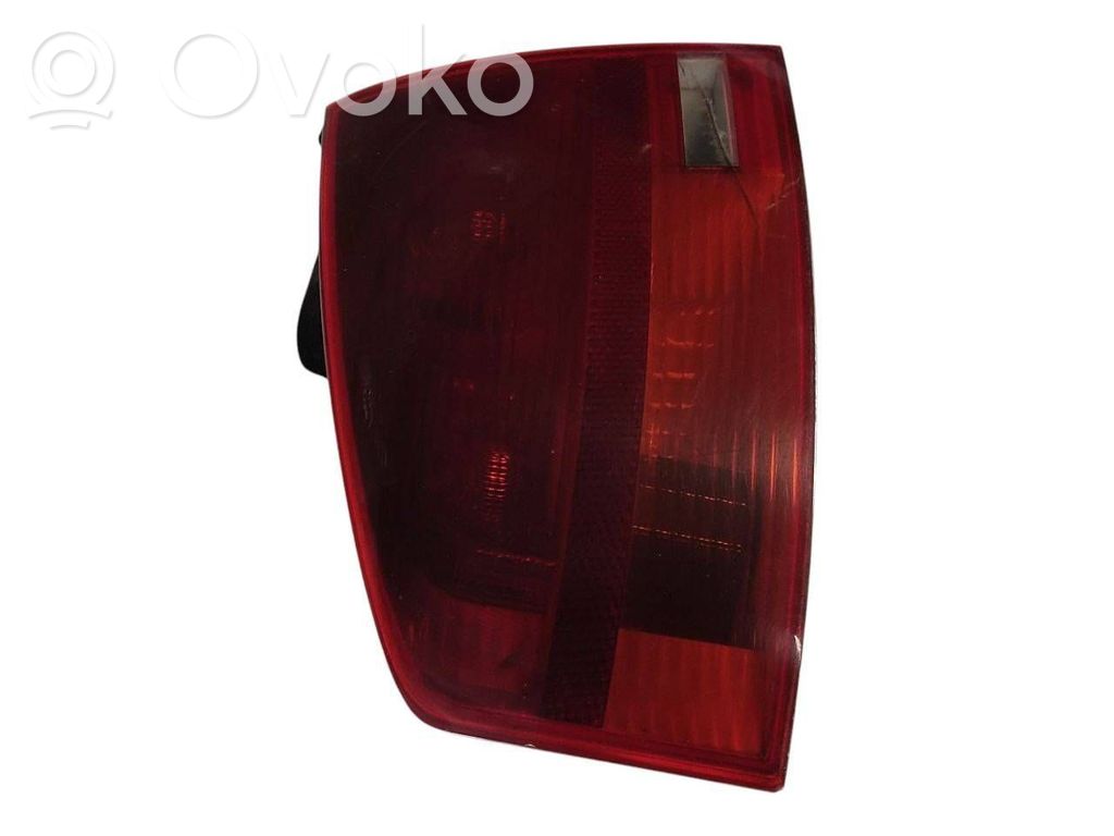 Aizmugurējais lukturis virsbūvē