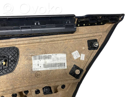 Apšuvums aizmugurējām durvīm