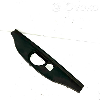 Augšējā dekoratīvā apdare (pie loga)